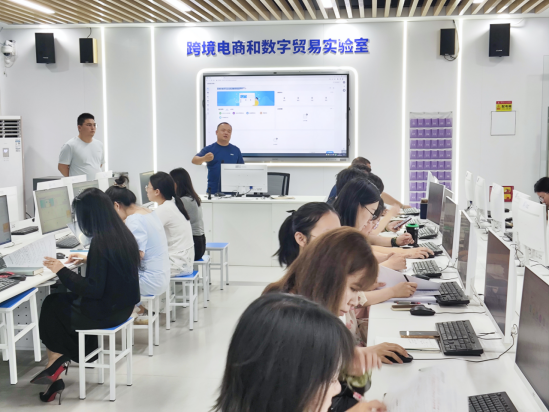 实验教学中心举办新商科数字化企业实战教学实训平台使用培训